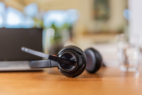 POLY Zestaw słuchawkowy Savi 8220 UC z certyfikatem Microsoft Teams DECT 1880-1900 MHz USB-A