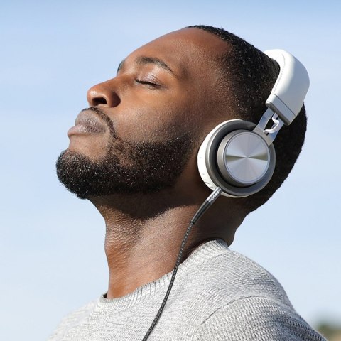 BWOO kabel AUX 3.5mm - 3.5mm Nylonowy + Aluminiowa obudowa BO-AUX064 czarny