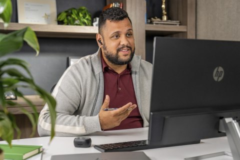 Słuchawki Voyager Free 60+ UC, USB-C, etui z ekranem dotykowym