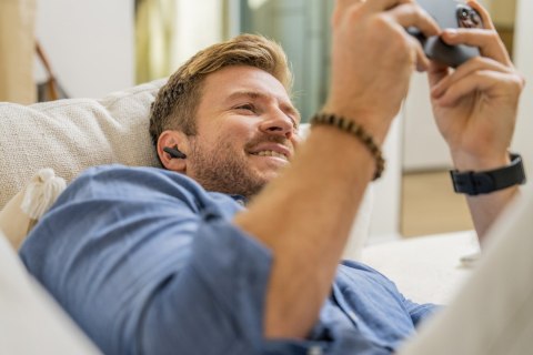 Słuchawki Voyager Free 60+ UC, USB-C, etui z ekranem dotykowym